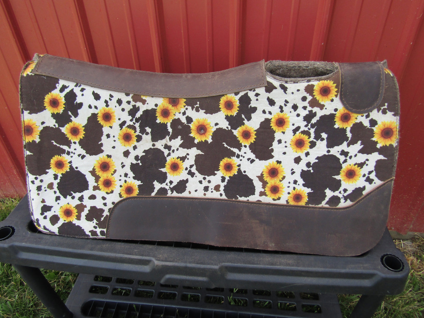 Hot Headstalls Cowhide Sunflower Saddle Pad 30x30x3/4"