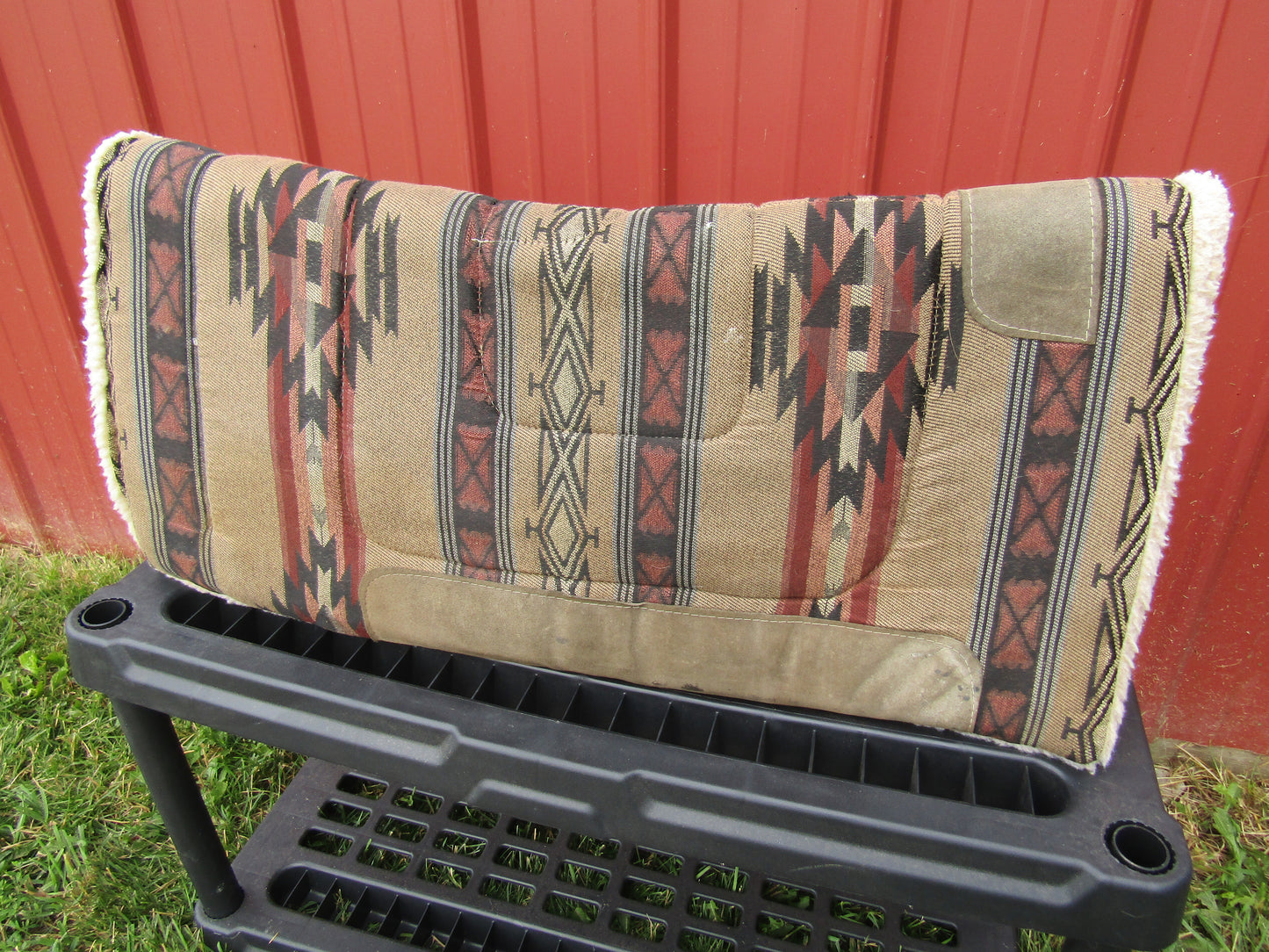 Heavy Duty Western Saddle with fleece 32x30x1"